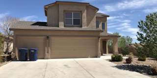 Spacious 4 bed 2.5 bath 3 car garage Gallery 1