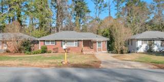 Room in 4 Bedroom Home at Santa Monica Dr Gallery 12