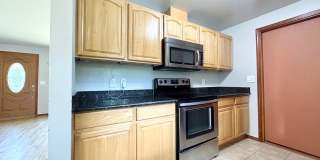 3BR/1+1BA Single Family House - Bellevue Gallery 8
