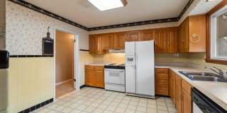 House Close To Campus! Gallery 23