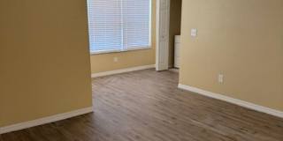 Large one bedroom condominium Gallery 27