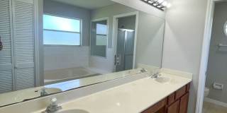 2642 Albion Avenue Gallery 34