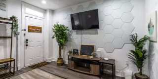 Renovated 3BR in South Side Flats | 100 Walk Score | In-Unit Laundry Gallery 1