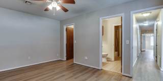 2 Bed Jack & Jill Bathroom  2 Car Garage With Office In The Heart of Yukon! Gallery 29
