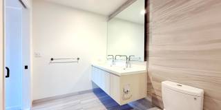 Very Unique Spacious Two Bedroom - Two bath luxury Condo with Views and Pool Gallery 16