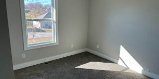 Beautiful 3 bedroom, 2 bath, 2 car garage duplex in Ozark! Spacious, granite with open / split bedroom floorplan! Gallery 14