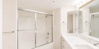 Elegance and Beachfront Condo Living Gallery 19