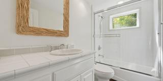 Premier Location in Corona Del Mar for 12-Month Lease Gallery 8