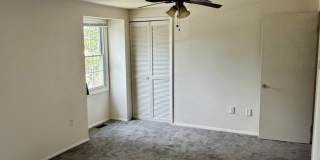 Olde Crofton Charm! Two Bedroom Townhome Gallery 11