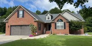 Beautiful Brick Home with Bonus Room in Desirable Berne Glade! Gallery 1