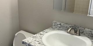 Like New Townhome in Great Aurora Community Gallery 15