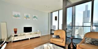 65 E Monroe Street Gallery 10