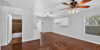 Charming 2BR House in San Antonio Gallery 8