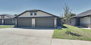 3 Bed 2 Bath 2 Car Garage Duplex - Great location close to the Broadway Extension and 8 minutes from downtown OKC 3 Bed 2 Bath 2 Car Garage Duplex - Great location close to the Broadway Extension and 8 minutes from downtown OKC Gallery 1