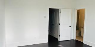LIKE NEW IN PARK VUE! Townhome located across from Westside Park in Atlanta! MUST SEE! Gallery 24