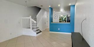 Cozy 3/2.5 Townhome in Convenient Location Gallery 3