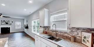 Room in 5 Bedroom Home at Boomer St Gallery 1