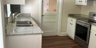 2 Bedroom House off of Rosewood Available Now Gallery 8