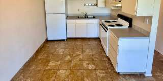2 Bedroom / 1 Bathroom Upstairs Unit with flexible lease terms Gallery 1
