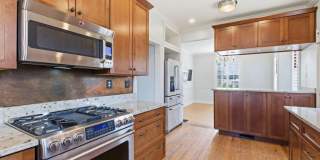 1 Month's Free Rent - 5 Bedroom Home Between 12 South and Oak Hill Gallery 11