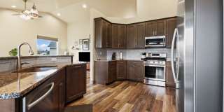 STUNNING 3bd/2ba Custom Home w/3 Car Garage on a Huge Lot! Gallery 10