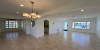 Lakefront 2BR Home in 55+ Leisureville Community Gallery 10