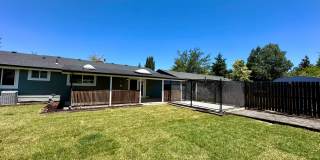 Pet-Friendly 4 Bedroom Home with Fenced Yard & Air Conditioning Gallery 21