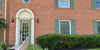 Lake Side Studio Condo | Central Air | Community Pool and Boat Ramp | Section 8 and HUS VASH Welcome Gallery 1