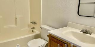 405 East Thoroughbred Street - 1 Gallery 7