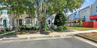 Ideal Rental: 3BR/2.5BA with Washer/Dryer, Parking  Pool Access Gallery 1