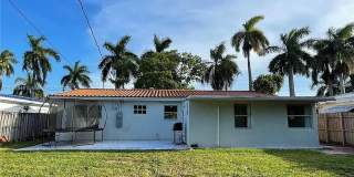 Charming 3 Bedroom 2 Bathroom House - Huge Yard Charming 3 Bedroom 2 Bathroom House - Huge Yard Gallery 12
