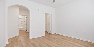 Weston Lakeside Apartments Gallery 13