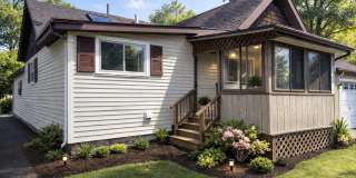 Cozy 1/2 Bedroom Studio with Loft Gallery 1