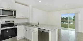 Charming 3BR Townhome in Saint Cloud/Harmony Gallery 1