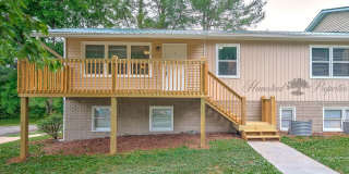 MOVE IN SPECIALS!! Renovated 3 Bedroom, 1.5 Bath Apartment on Greenbriar Circle – Johnson City, TN Gallery 2