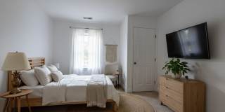 25% off 1st month's rent. Completely updated 2 bedroom condo in desireable Brookside Estates, Andover MA Gallery 1