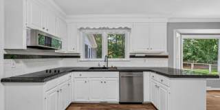 Spacious Living Near Downtown Charleston Gallery 1