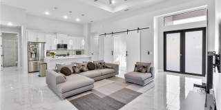 118 NW 2nd Avenue Gallery 9