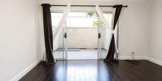 2 Bedroom + 2 Bath Condo in Winnetka 2 Bedroom + 2 Bath Condo in Winnetka Gallery 1