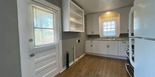 216 E Division - Pilot Point Gallery 6
