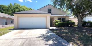 Welcome to this 3‑bed, 2.5‑bath single-family home in Orlando! No Carpets! Gallery 1