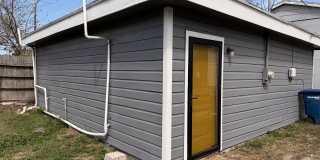 This studio apartment is conveniently located one block from Spohn Shoreline, Gallery 3