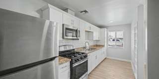 Beautifully Remodeled - Modern Duplex Gallery 15