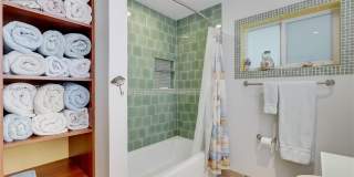 309 Oak St Gallery 40