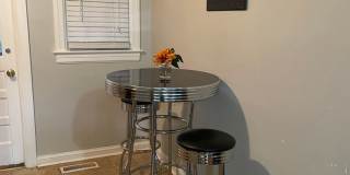 Charming 2 bedroom Duplex Gallery 4