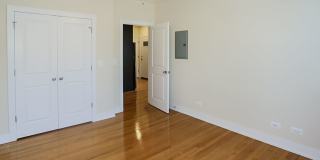 1919-31 W Winona Gallery 17