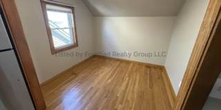 132 Hall St Gallery 16