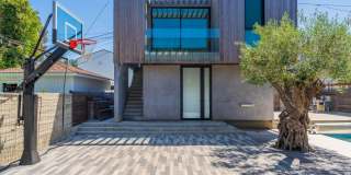Zen House | Award-Winning Architectural Lease in Manhattan Beach Gallery 35
