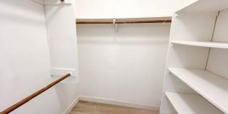 1 bedroom end unit with no upper or lower neighbors! Gallery 12