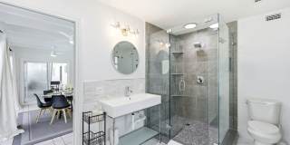 Remodeled Pool home close to the beach Gallery 1